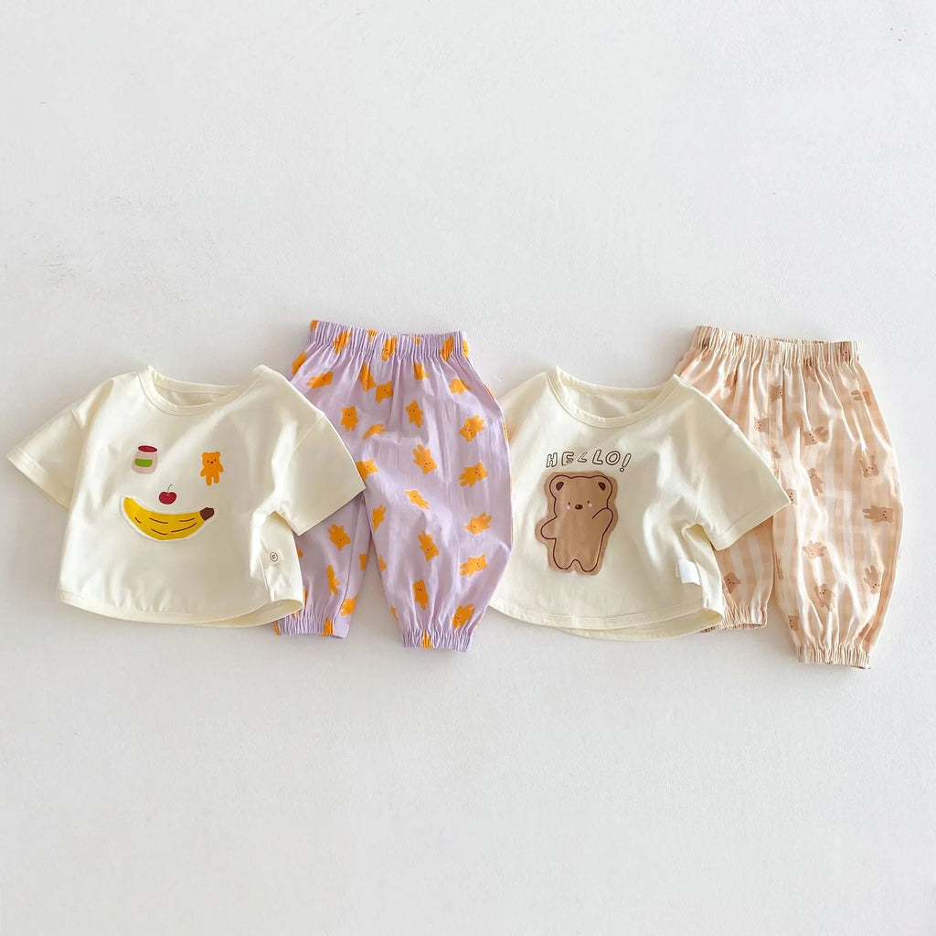 Children's suit with bear patch cartoon T-shirt and matching shorts in khaki colour, cotton-polyester blend
