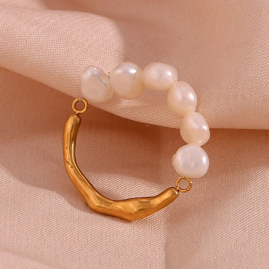 Women's stitching metal ring with freshwater pearl in gold, sizes no.6, no.7, no.8