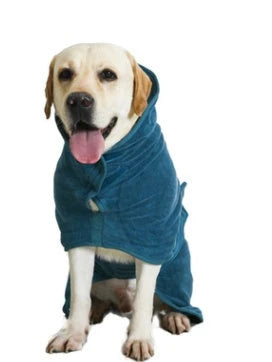 Plush pet bathrobe with adjustable strap, designed for rapid drying and gentle care of your furry friend