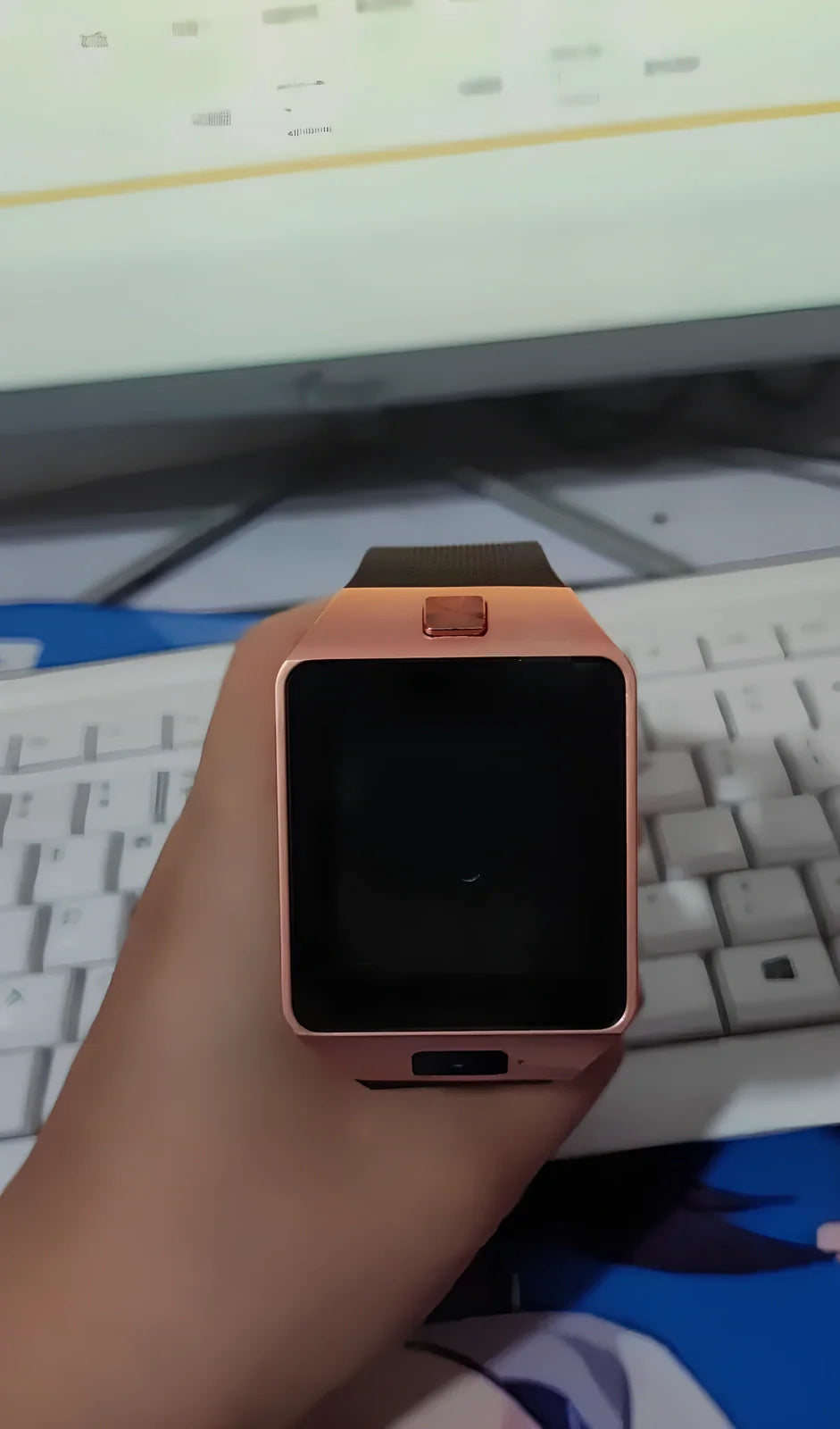 Bluetooth smart watch with 1.5-inch touch screen showing notification display