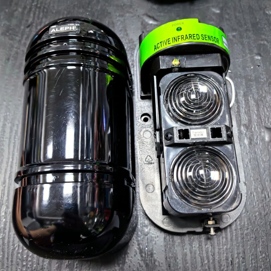 Black 2-beam infrared anti-theft alarm detector for wall mounting with wired connectivity