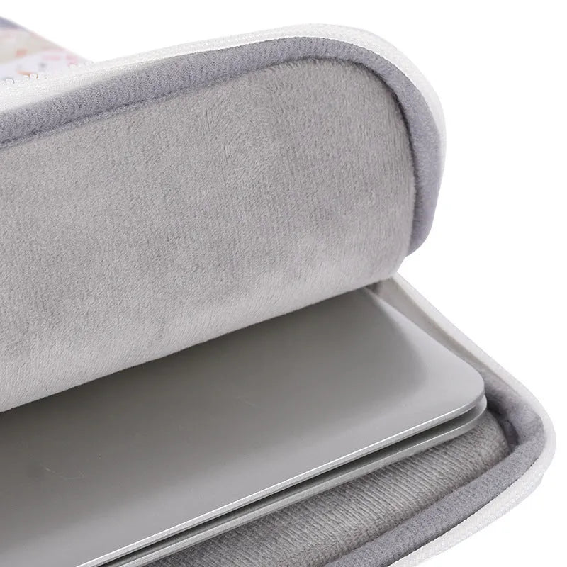 White PU leather waterproof laptop inner sleeve for 14-inch computers.