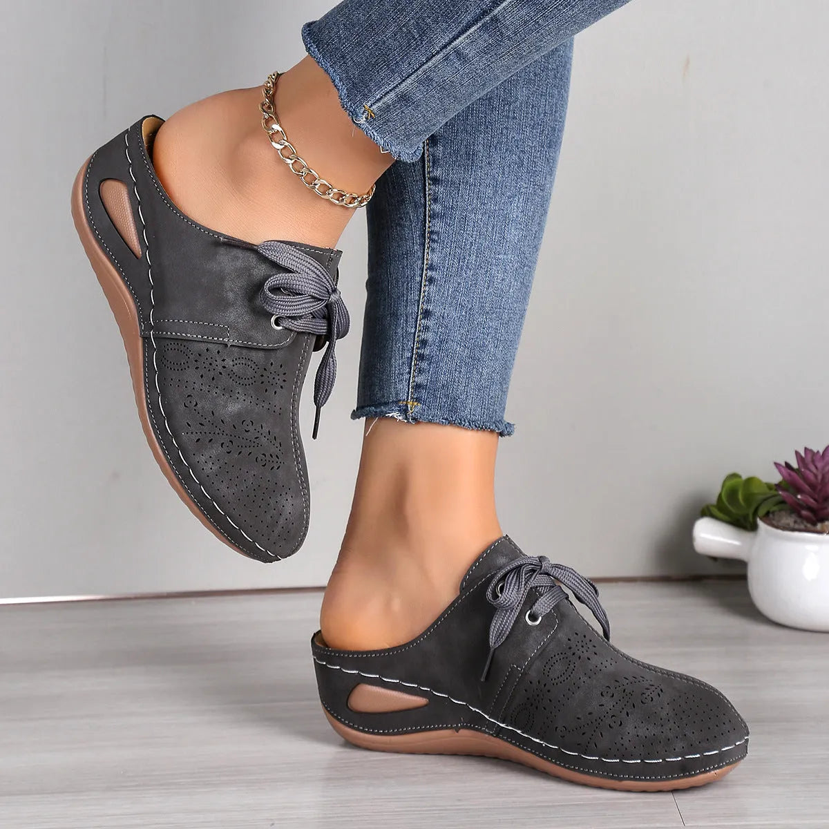 Women's summer lace-up slippers with hollow-out wedge design in suede upper and rubber sole