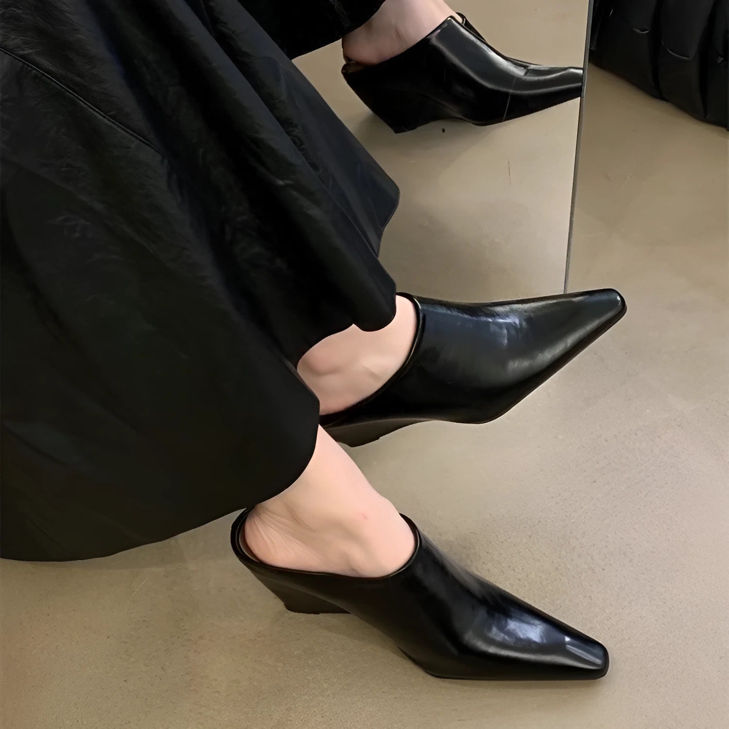 Women's black wind wedge closed toe half slipper made of PU material