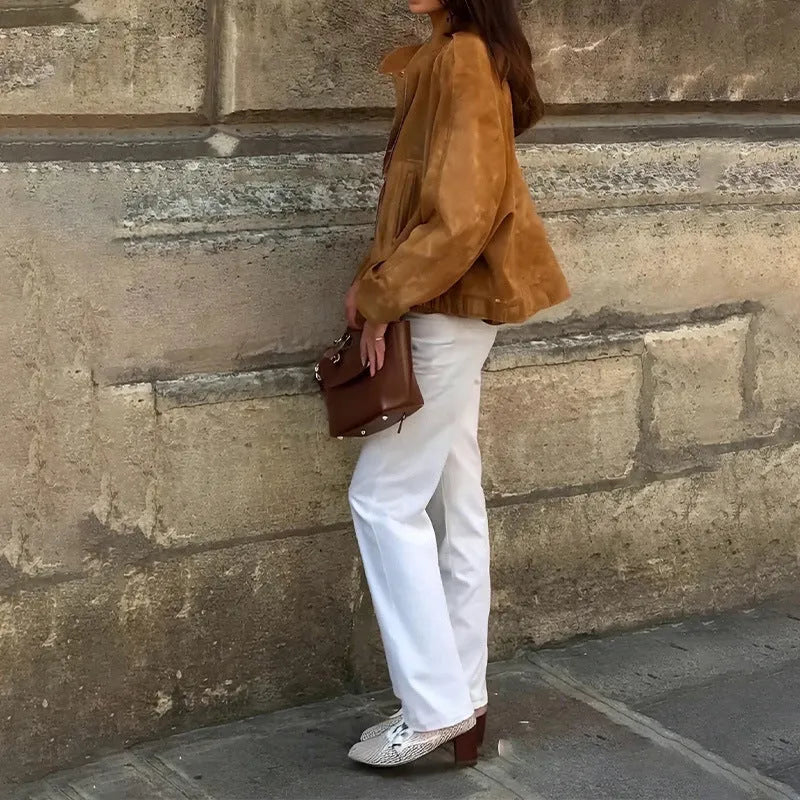 Solid colour loose-fit retro jacket with long sleeves on a hanger.