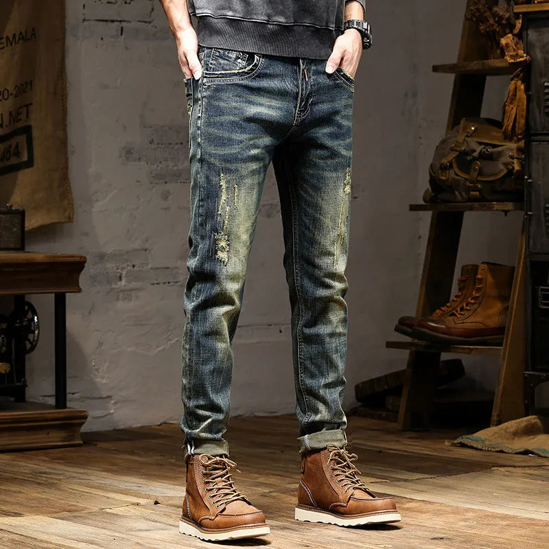 Men's slim-fit jeans in a retro colour with a zip fly, made from cotton denim