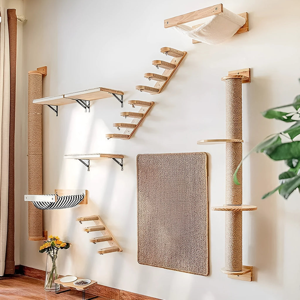 Wood-coloured cat climbing frame with wall platforms and flax cordage scratching surfaces