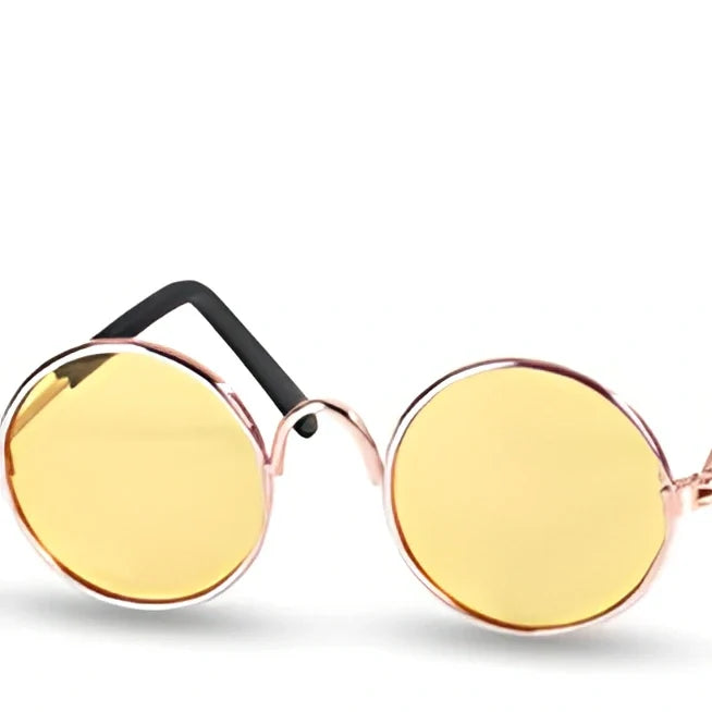 Spring-loaded adjustable pet sunglasses with metal frame and AC resin lenses for cats