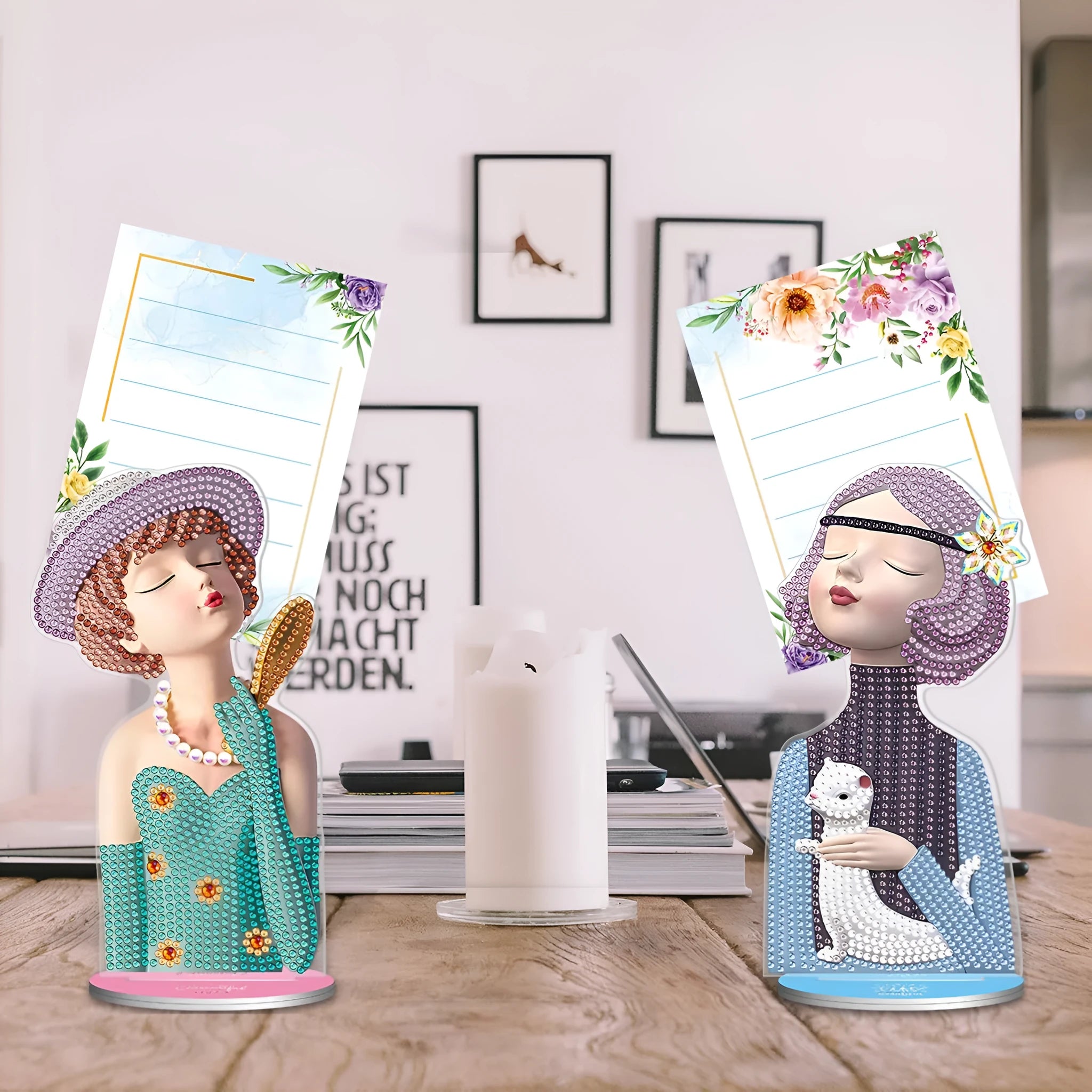 Diamond painting kit with note clip for desktop decoration in American style.