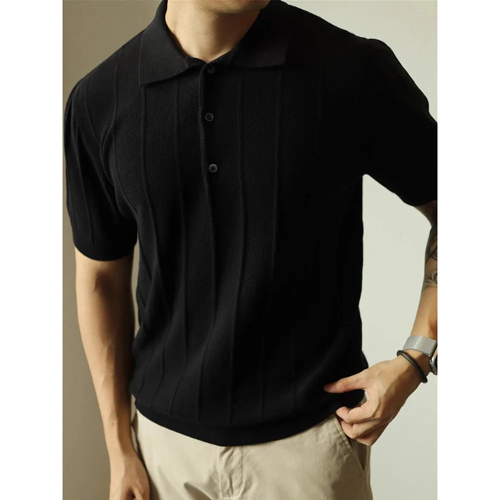 Men's loose fit solid colour basic t-shirt in black or white.