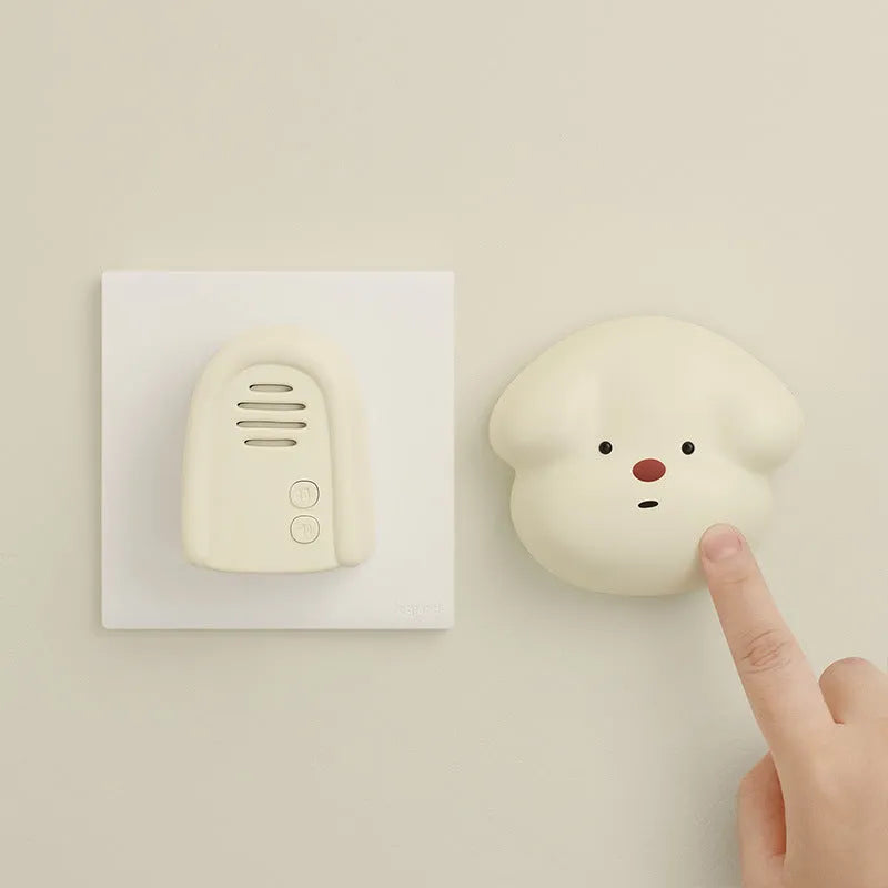 Wireless plug-in self-generating doorbell in milky yellow or white colour for household signalling