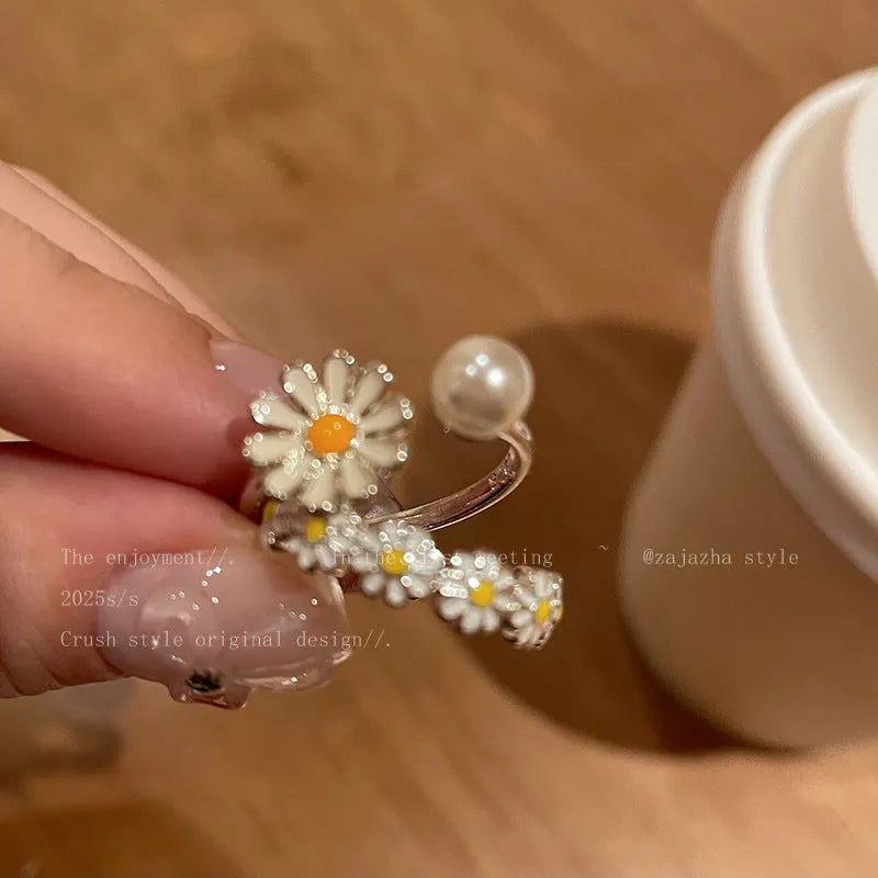 Women's adjustable copper ring set showing little daisy pearl ring and plain daisy ring with opening design.