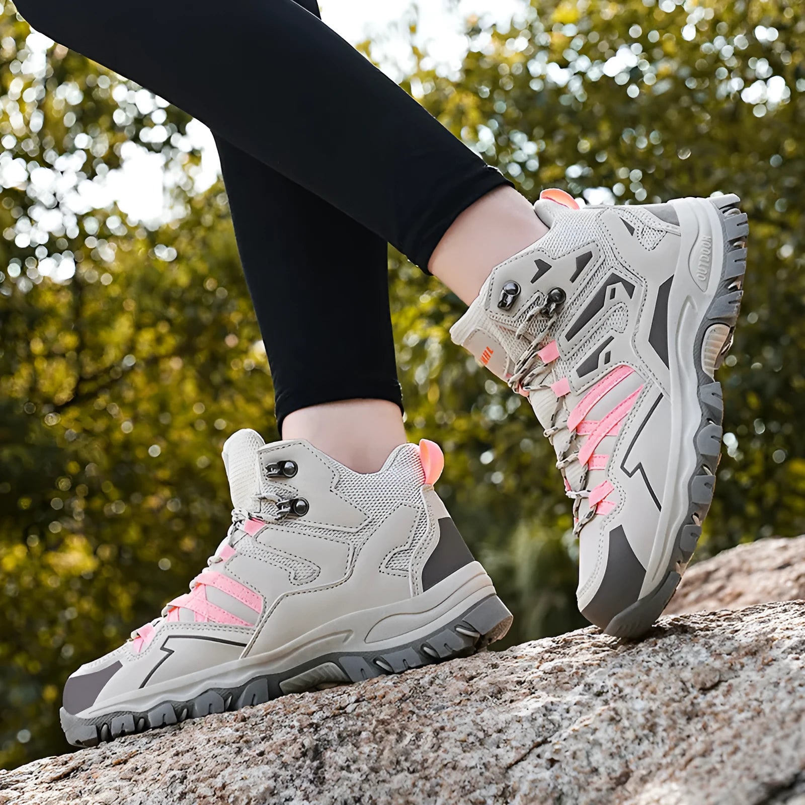 Low-top outdoor hiking shoes with lace-up front in multiple colour options