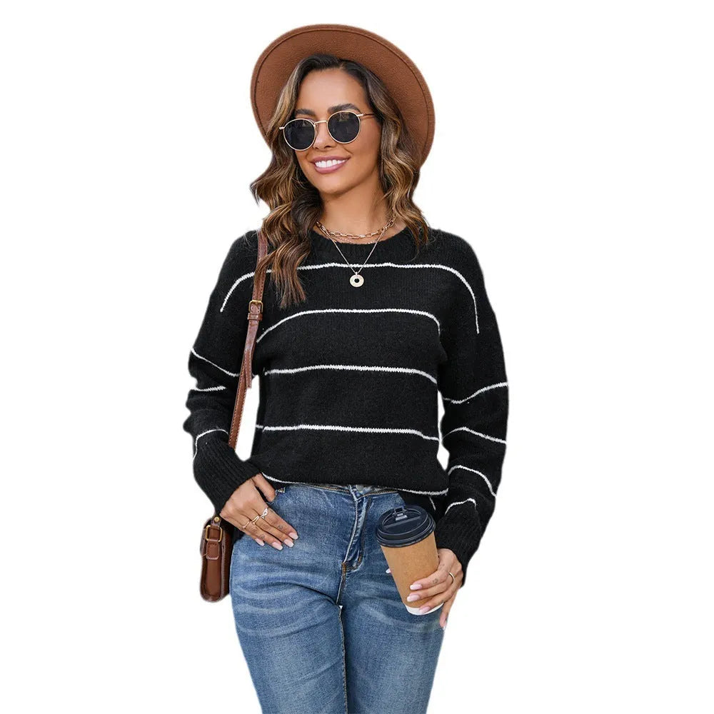 Women's striped pullover sweater with loose fit and round neck in black and white street fashion styling