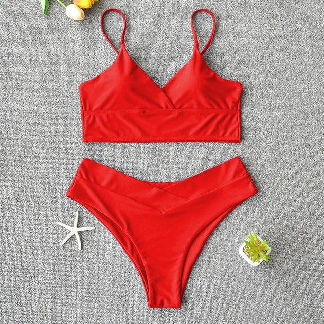 Women's two-piece swimsuit in rose red with polypropylene fibre fabric that resists chlorine