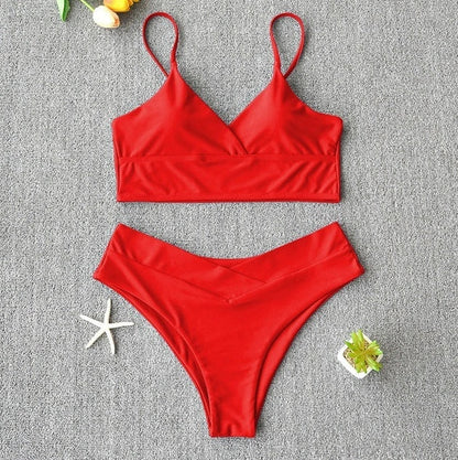 Women's two-piece swimsuit in rose red with polypropylene fibre fabric that resists chlorine