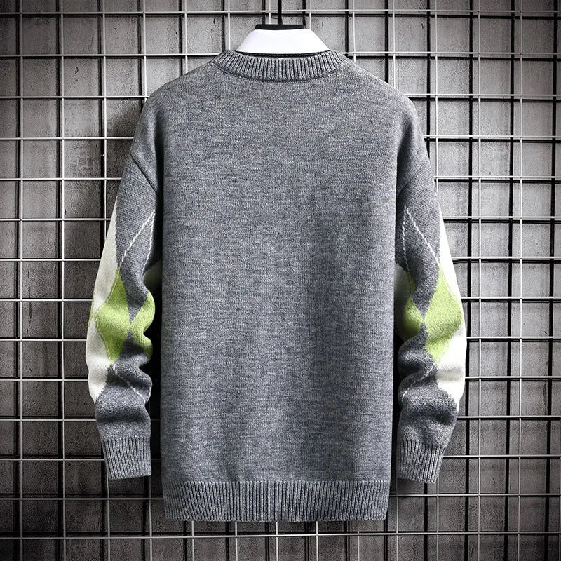 Men's loose fit round neck plaid sweater in grey, long sleeves, geometric pattern