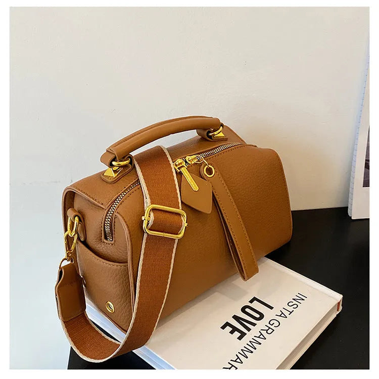 Summer all-matching shoulder messenger bag in PU with visible stitching, outer slit pocket, horizontal square shape, available in five colours