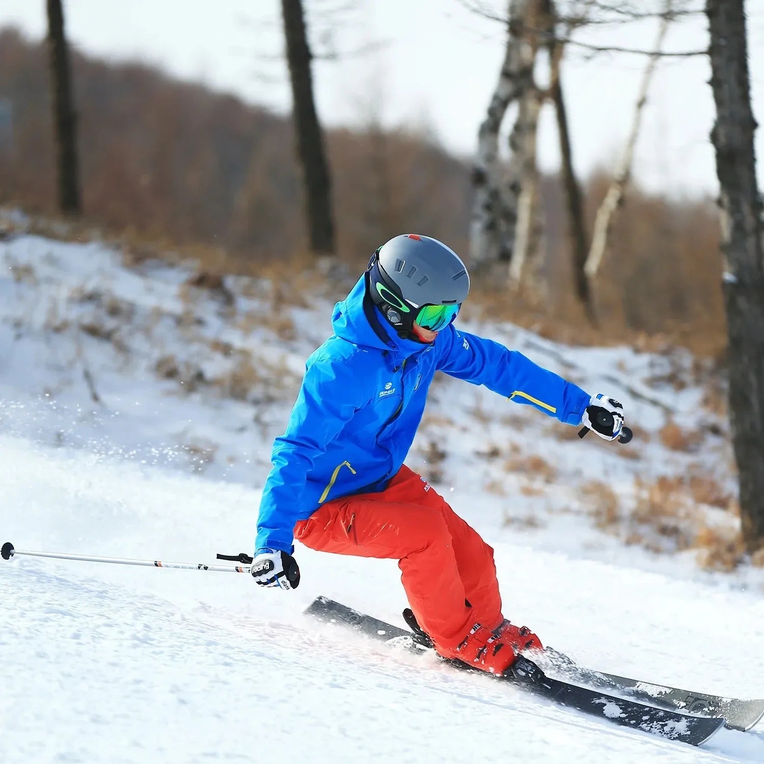 Smart ski helmet in Graphite Black with 15 air vents and Bluetooth features for winter sports