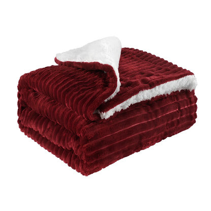 Thickened flannel polyester blanket in twist blue geometric pattern, weighing 1kg with coral fleece texture