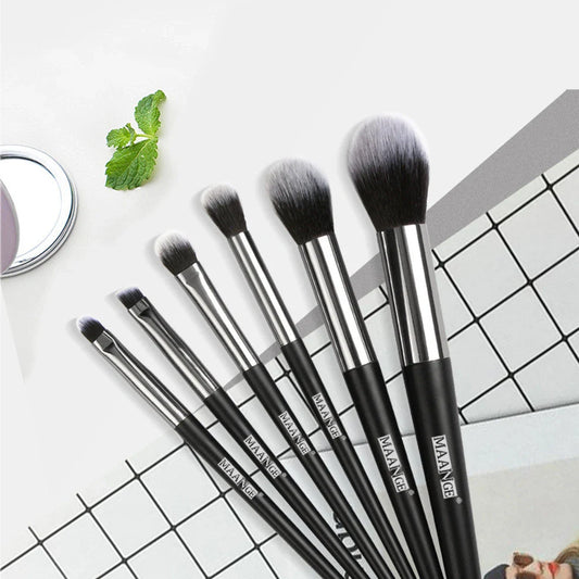 Six makeup brushes with black synthetic bristles and natural wood handles measuring 15cm