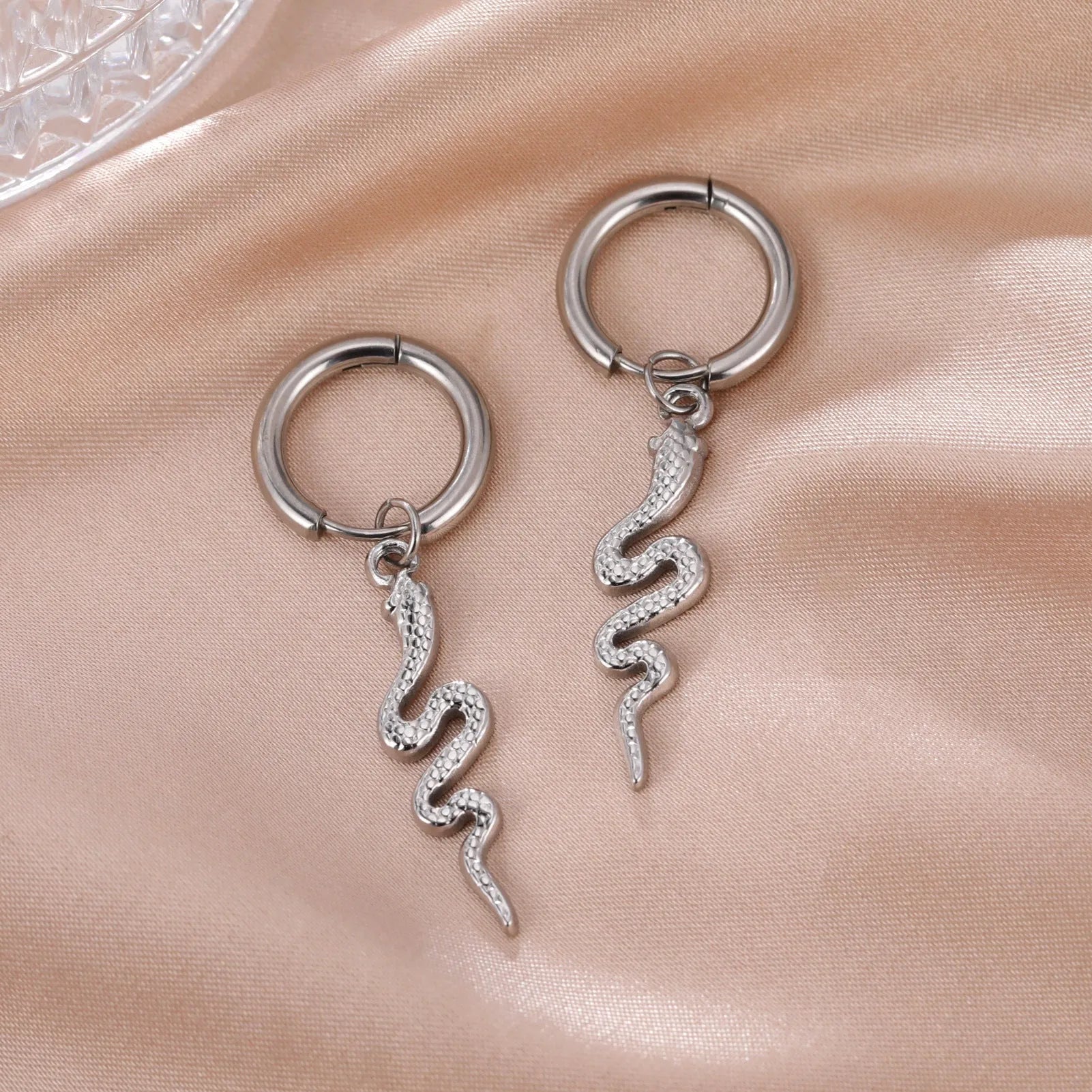 Snake-shaped vintage earrings in stainless steel with 18K gold plating and electroplating treatment
