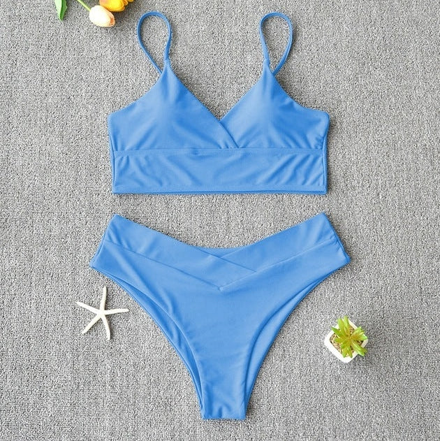 Women's two-piece swimsuit in rose red with polypropylene fibre fabric that resists chlorine