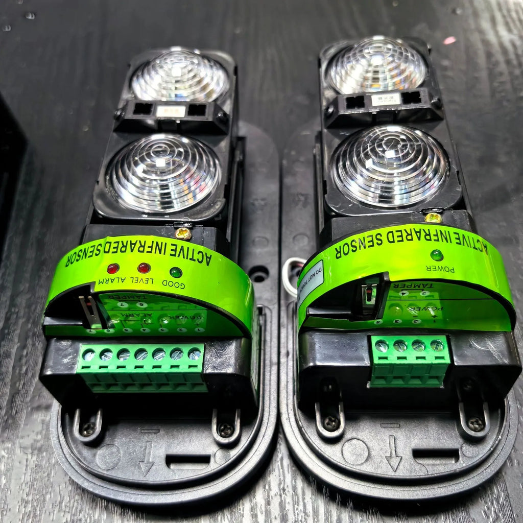 Black 2-beam infrared anti-theft alarm detector for wall mounting with wired connectivity