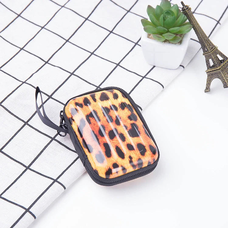 Tinplate coin purse with anime cartoon design and zipper opening