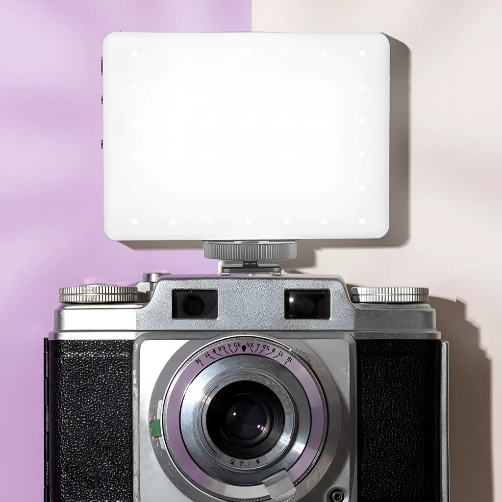 Pocket-sized handheld LED fill light for mobile phone photography and live broadcasts