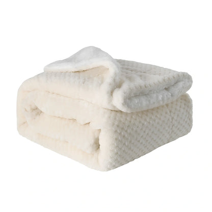 Thickened flannel polyester blanket in twist blue geometric pattern, weighing 1kg with coral fleece texture