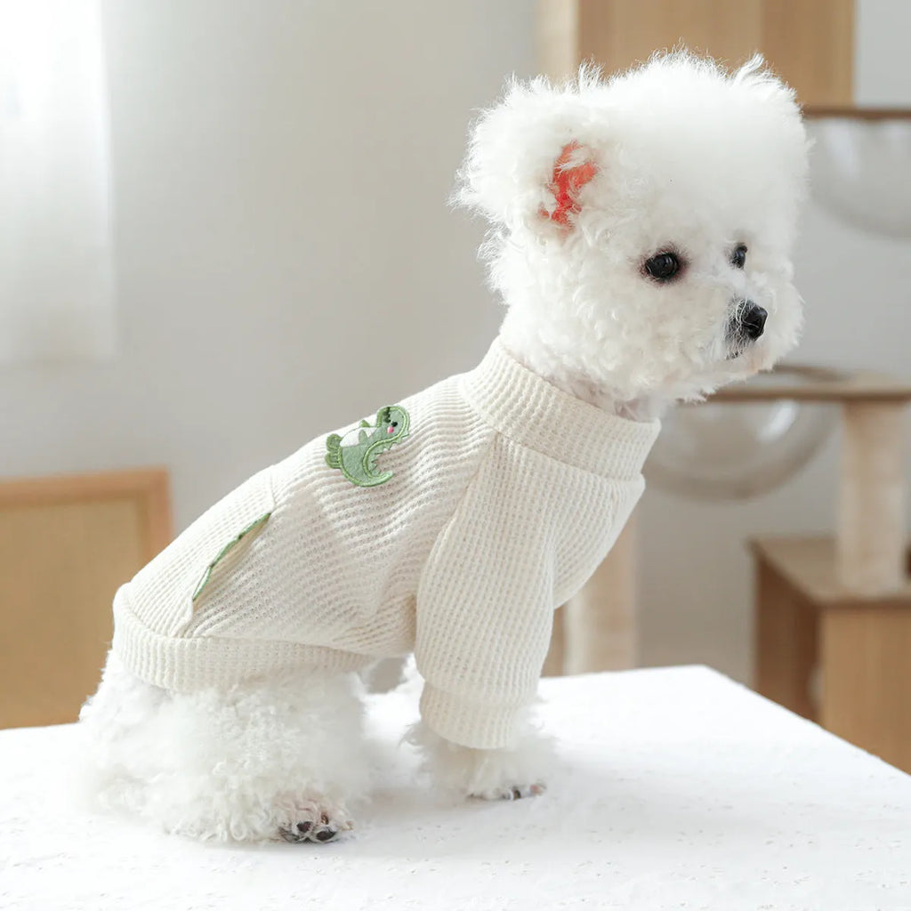 Casual pet sweater round-neck shirt in polyester with red heart design on white background