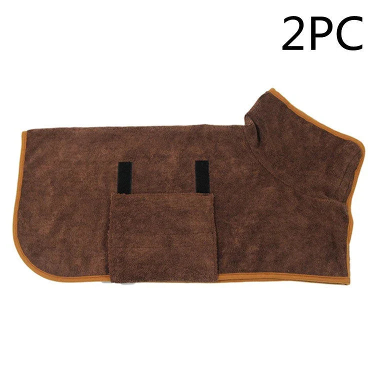 Plush pet bathrobe with adjustable strap, designed for rapid drying and gentle care of your furry friend