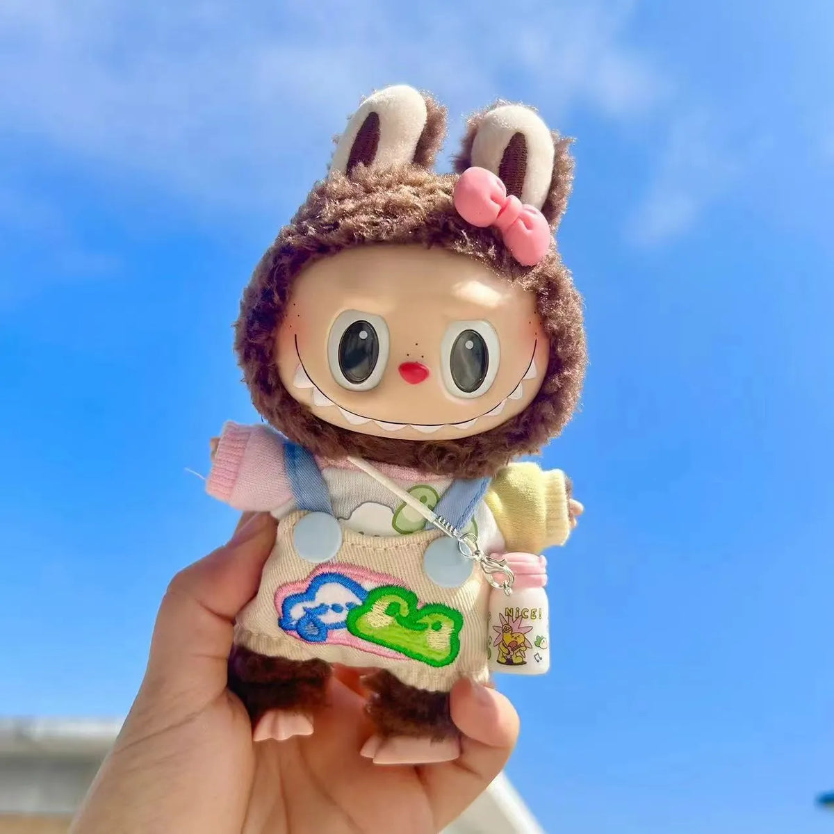 15cm doll clothes pendant in plush fabric, removable and washable, featuring a themed suit design for small dolls