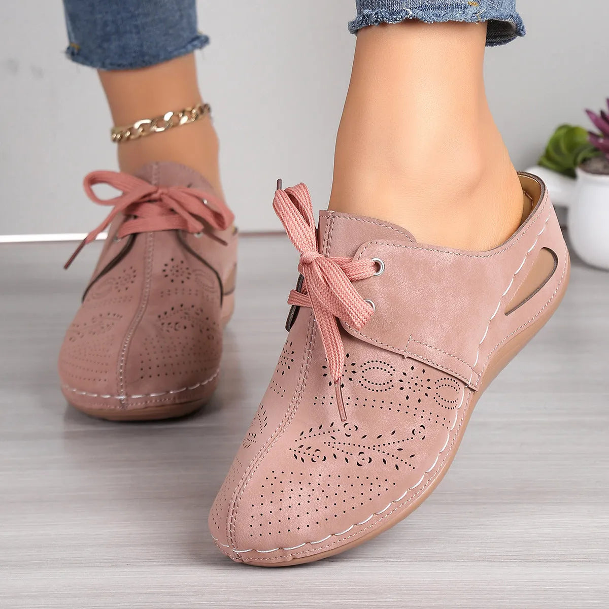 Women's summer lace-up slippers with hollow-out wedge design in suede upper and rubber sole