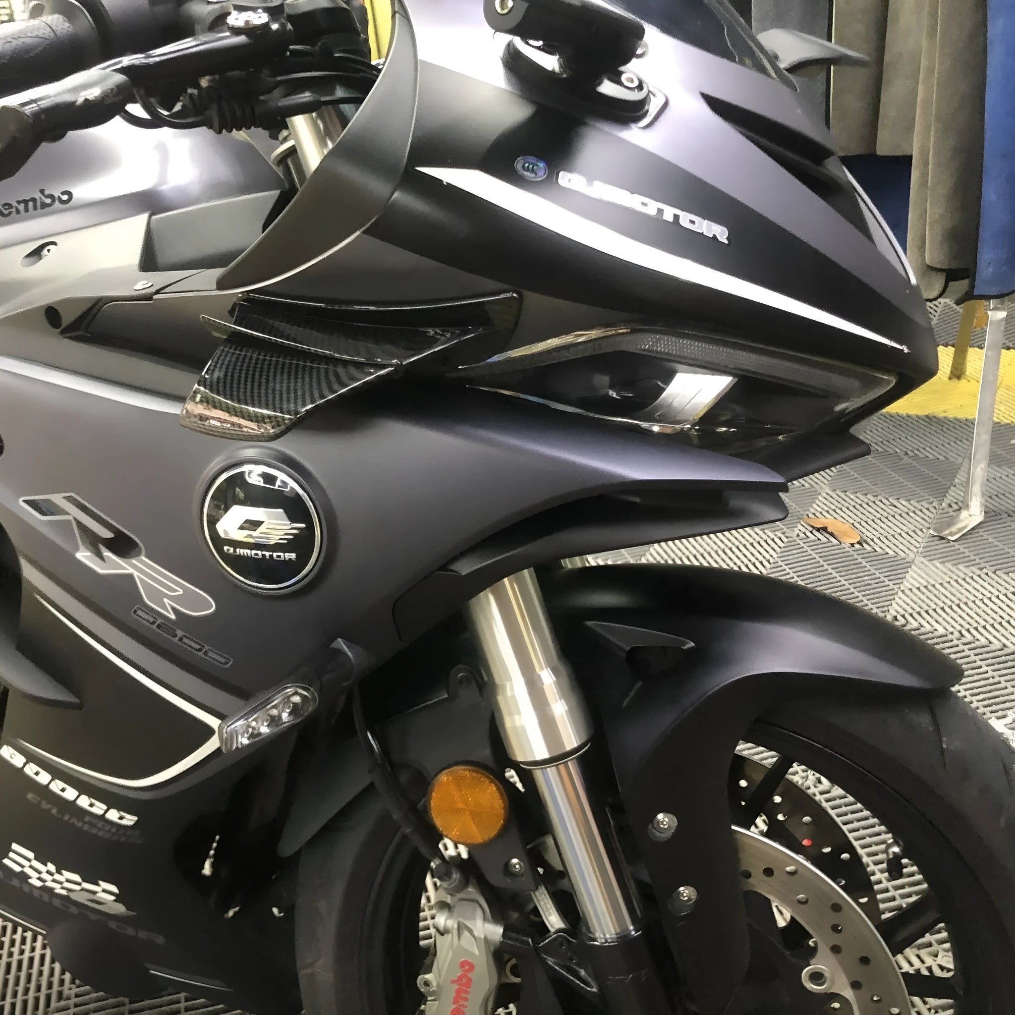 Universal motorcycle spoiler wind wing set in four pattern options showing 18x8cm dimensions