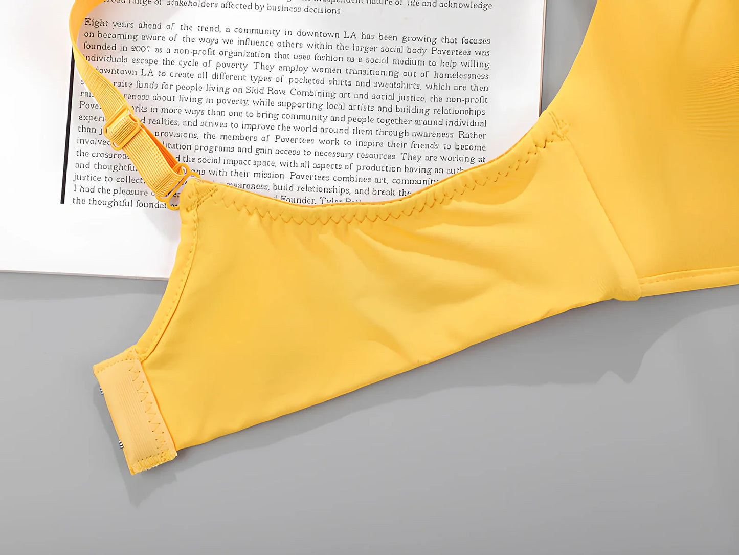 White breathable gather bra with detachable straps, 3/4 cup, seamless one-piece design for women