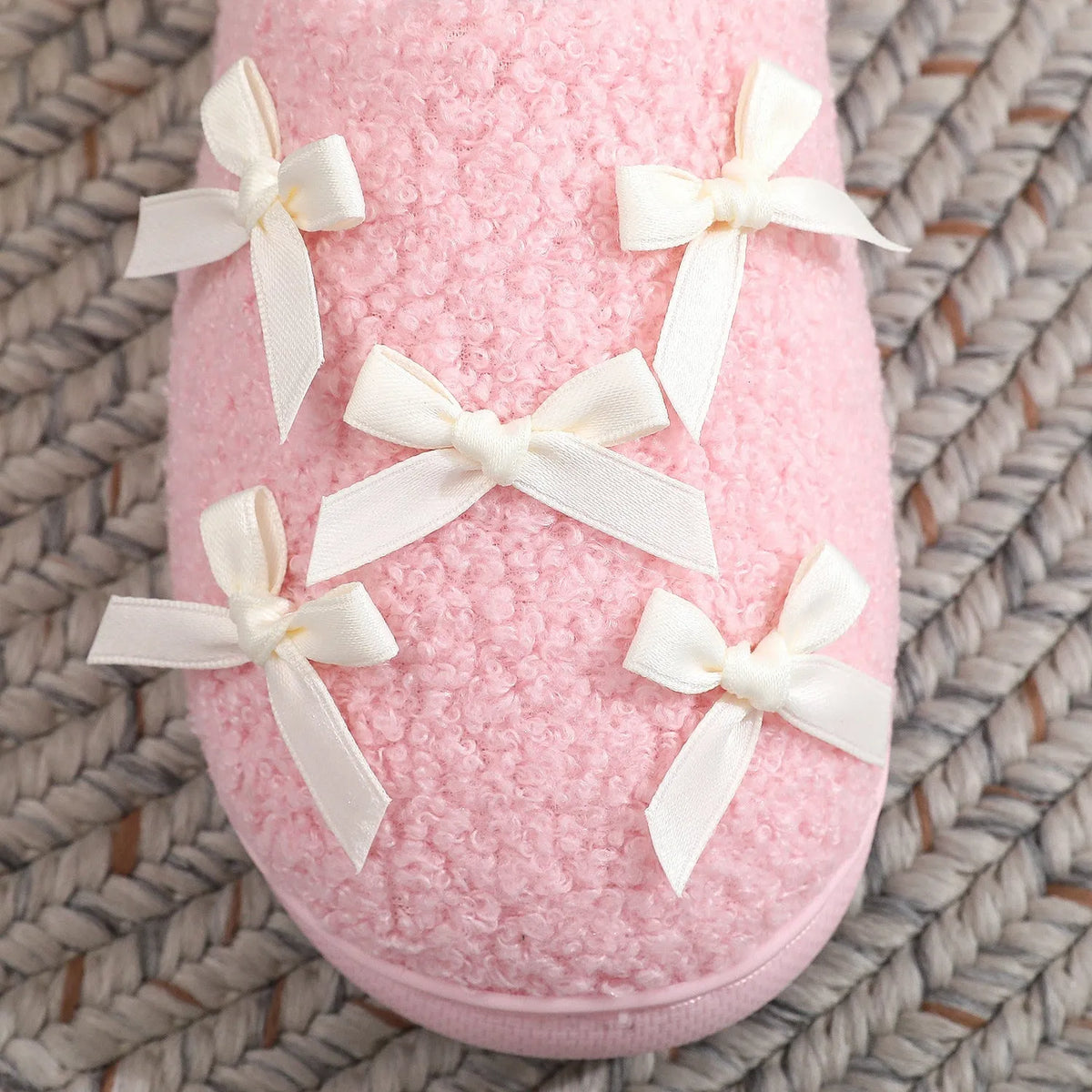 Women's cute bow slippers with thickened plush upper and artificial wool inner, in white, flat heel style