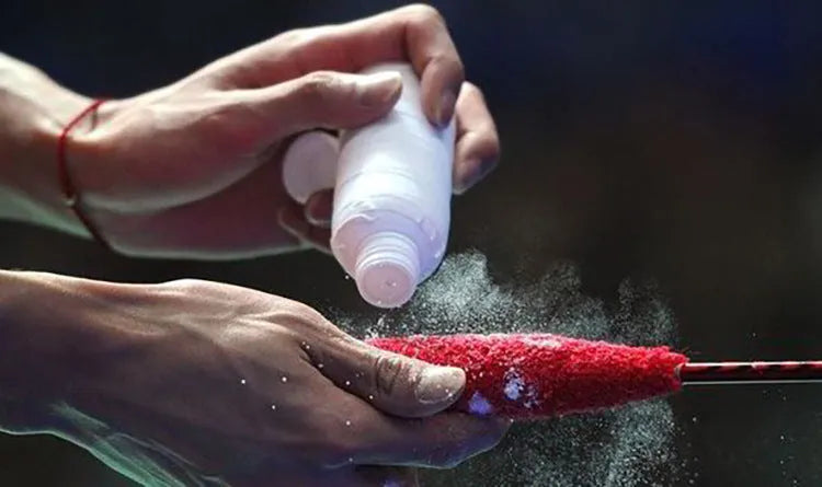 White magnesium carbonate sports anti-slip powder in container for badminton and weightlifting grip.