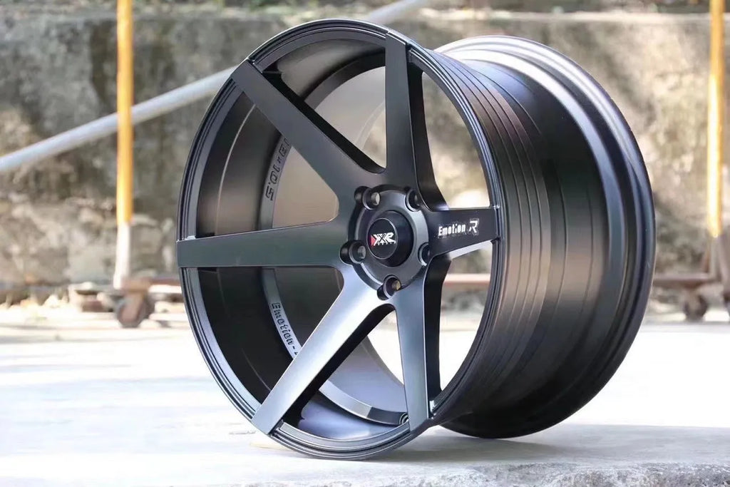 Low-lying wide-sided large concave aluminium alloy wheel modification in 18-inch size for custom car styling