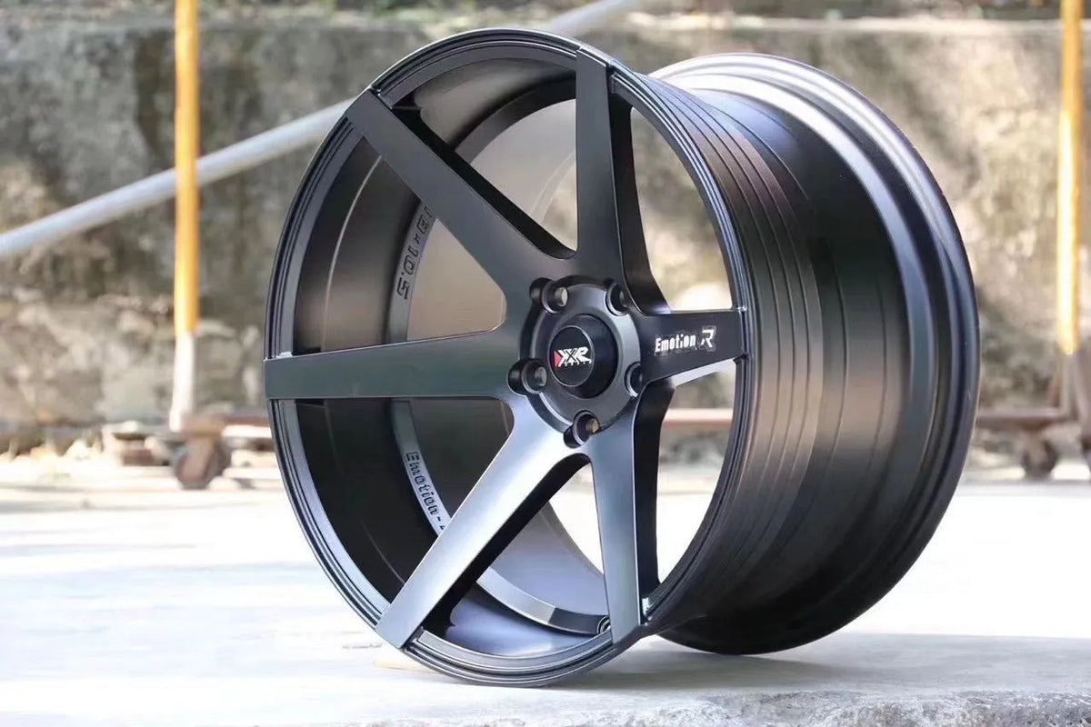 Low-lying wide-sided large concave aluminium alloy wheel modification in 18-inch size for custom car styling