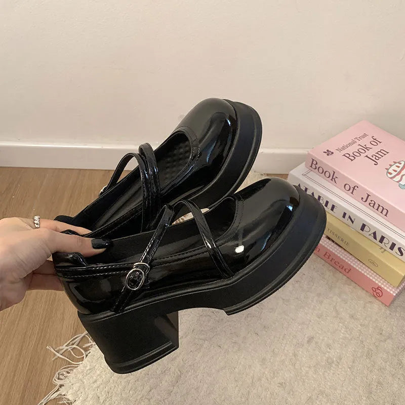 Black matte leather shoes for women with chunky heel, low-top style, and imitation leather lining