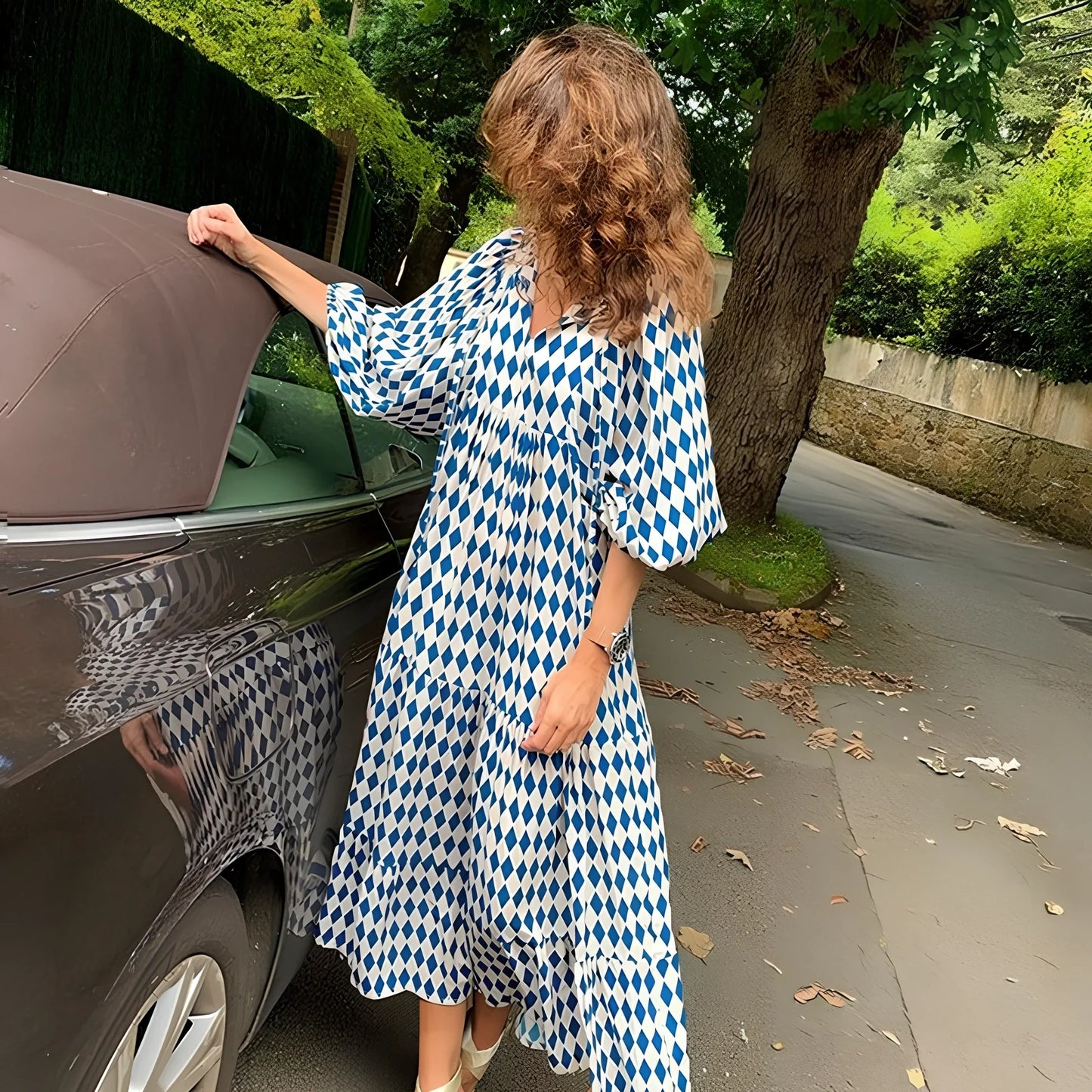 Women's vintage floral print bohemian dress with V-neck and short sleeves in green colour