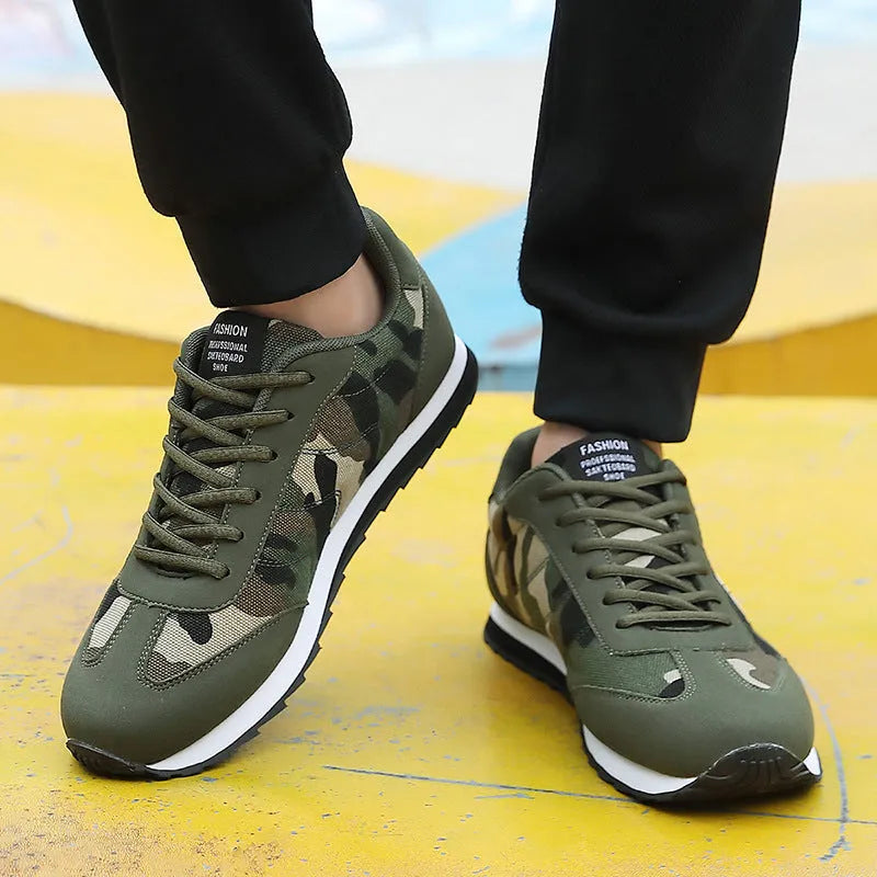 Camouflage pattern men's and women's running shoes with suede upper and low-top design