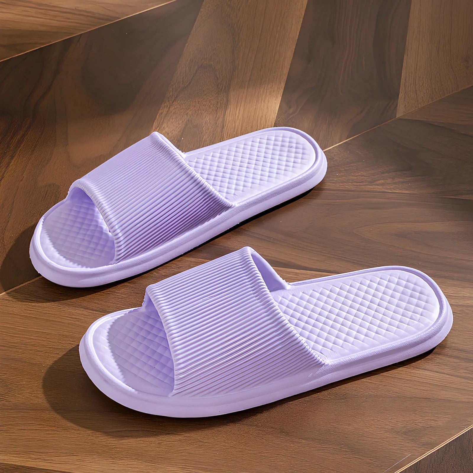 Summer slippers with rhombus pattern and non-slip foam soles for indoor wear