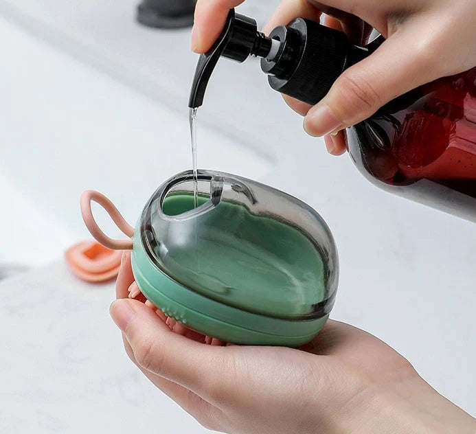 2 in 1 pet grooming brush with shampoo dispenser for cats and dogs