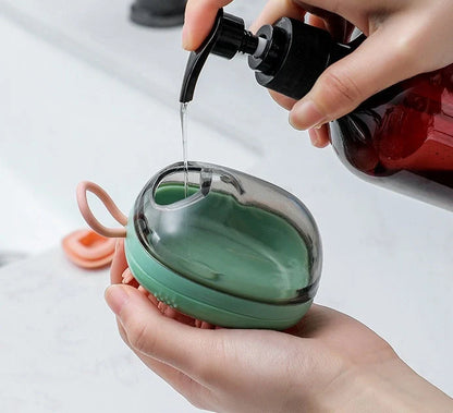 2 in 1 pet grooming brush with shampoo dispenser for cats and dogs