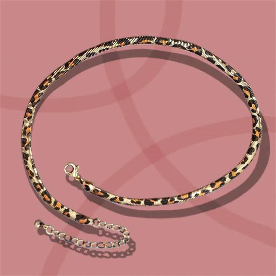 Handmade alloy leopard print pendant necklace on adjustable chain, women's fashion jewellery
