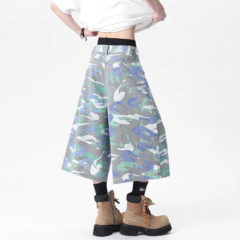 Women's camouflage print cotton cropped trousers with straight leg and multiple pockets
