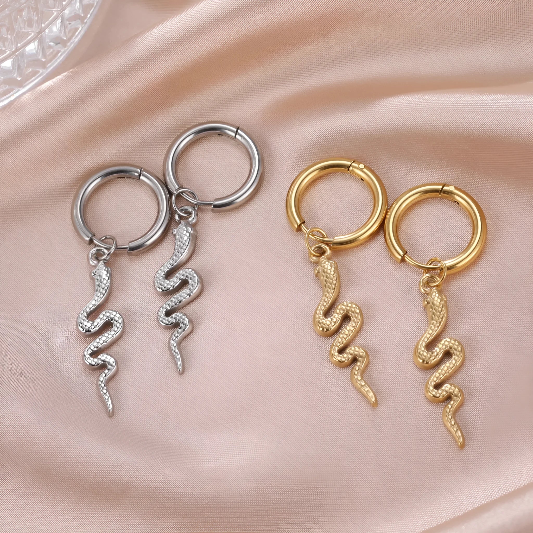 Snake-shaped vintage earrings in stainless steel with 18K gold plating and electroplating treatment